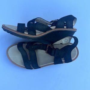 Merrell Wedge Sandals Black - Mid Buckle shoes Size 8 Heel 2.25 inches